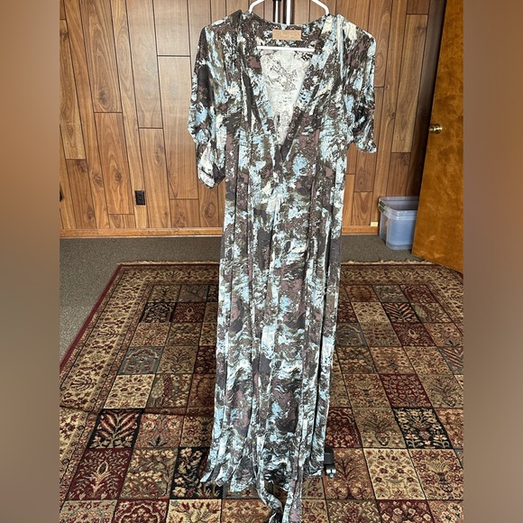 Max Azaria Maxi Gown with draped sleeves - Picture 9 of 11